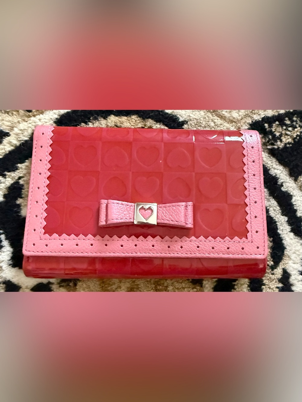 Lovcat Paris Vintage  Red/Pink Patent Leather Heart Embossed Trifold Wallet